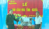 PHÙ NINH: BÀN GIAO NHÀ TÌNH NGHĨA CHO HỘI VIÊN CCB